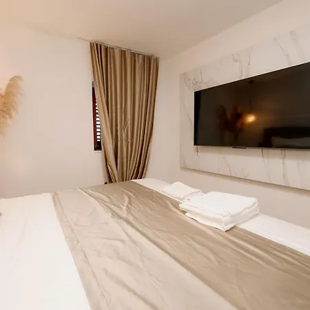 Apartment Mediterranean Oasis Old Town
