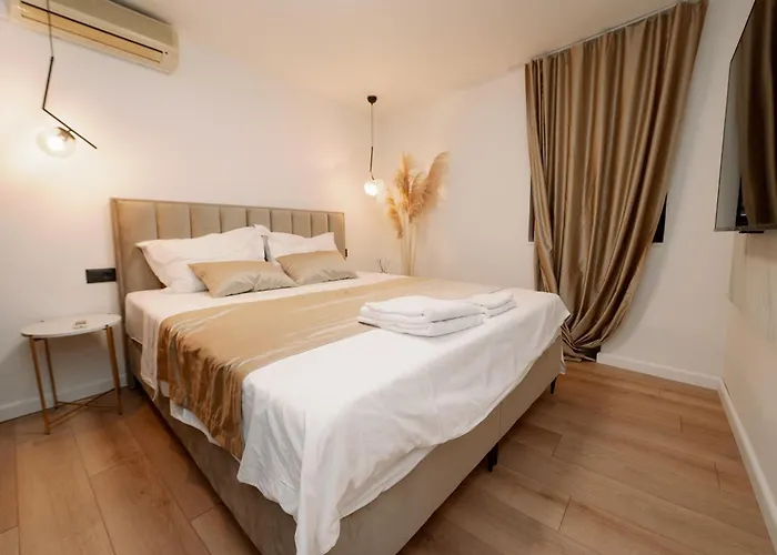 Mediterranean Oasis Old Town *